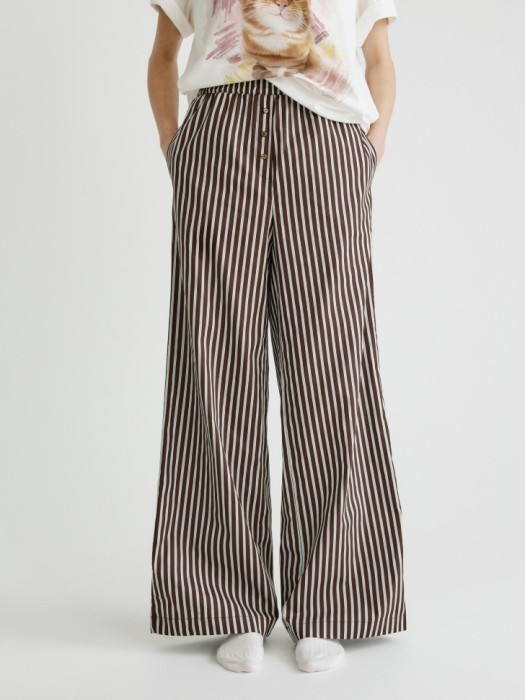 домашние брюки из хлопка в полоску от бренда sela вид слева