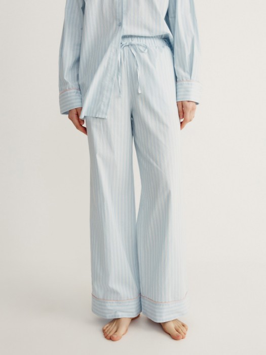 домашние брюки из хлопка в полоску от бренда sela вид слева