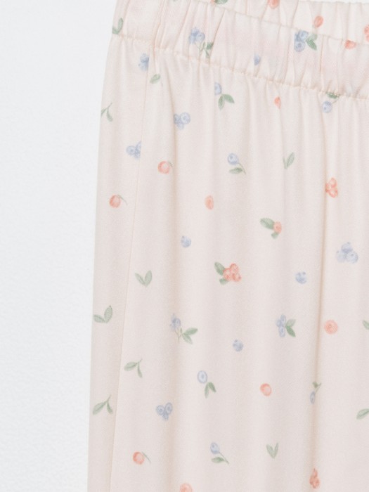 домашние брюки из струящейся вискозы с принтом от бренда sela вид слева