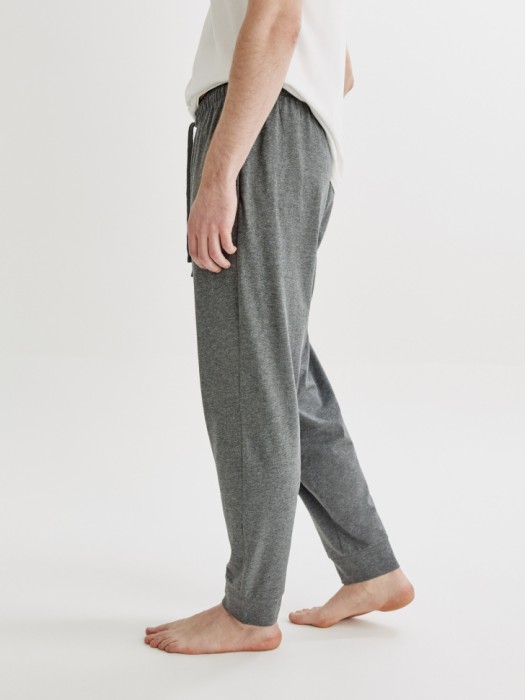 домашние джоггеры от бренда sela вид слева