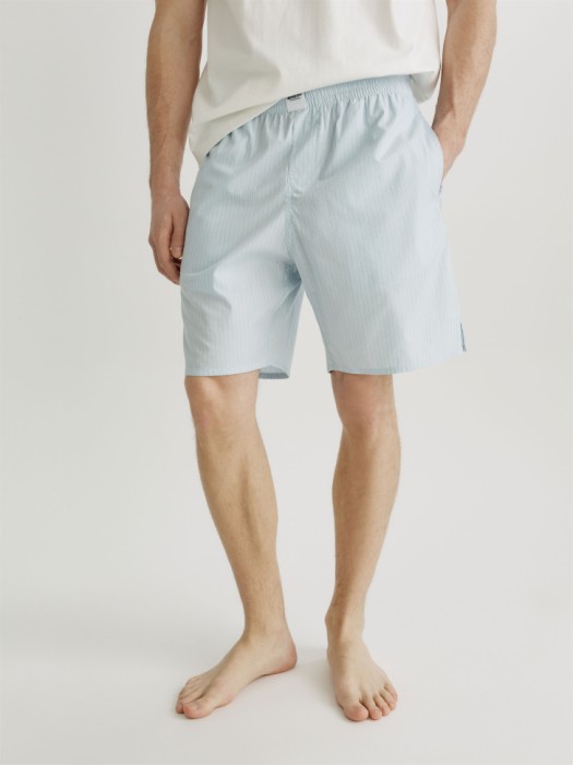 домашние шорты из хлопка с патчем hello kitty and friends от бренда sela вид слева