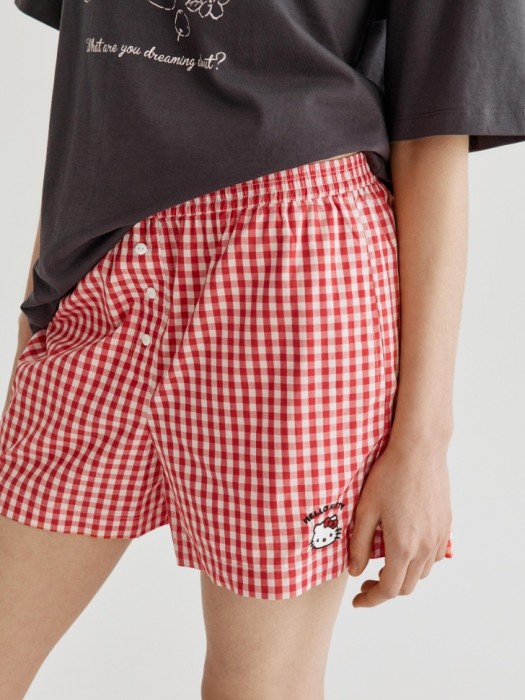 домашние шорты в клетку с вышивкой hello kitty от бренда sela вид слева