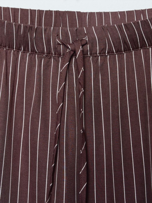 домашние шорты в полоску универсального стиля с лицевой стороны
