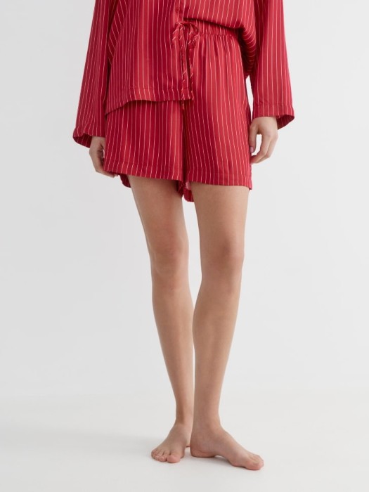 домашние шорты в полоску от бренда sela вид слева