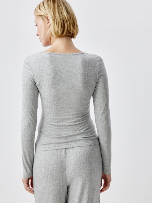 домашний лонгслив из фактурного трикотажа по цене 1599 руб вид справа