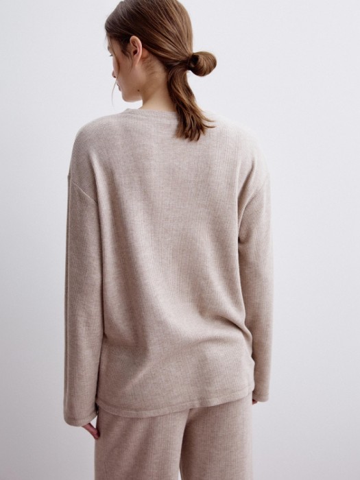 домашний лонгслив из вафельного трикотажа по цене 2199 руб вид справа