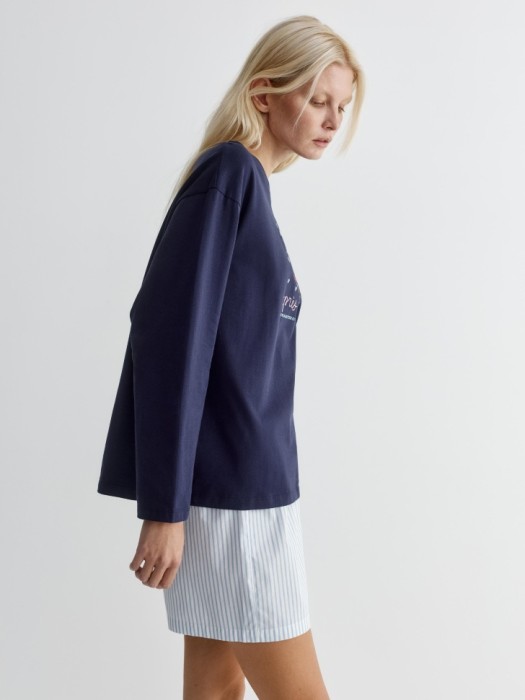 домашний лонгслив оверсайз с принтом и вышивкой из россии вид сбоку