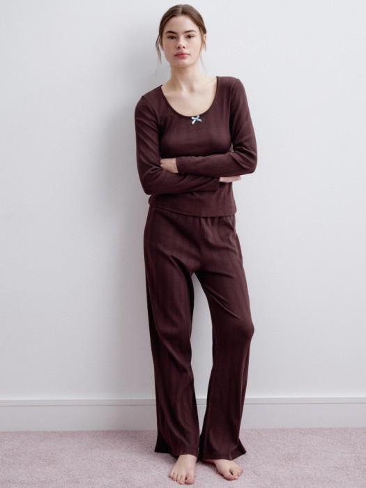 домашний лонгслив с рельефным узором от бренда sela вид слева