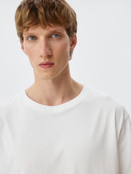 домашняя футболка regular fit из россии вид сбоку