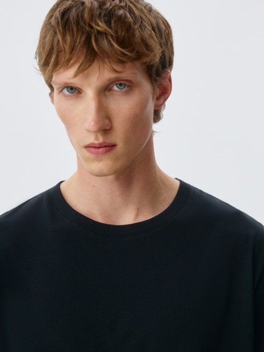 домашняя футболка regular fit из россии вид сбоку