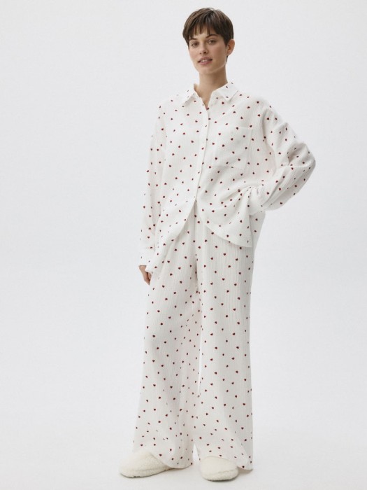 домашняя рубашка из муслина с принтом от бренда sela вид слева