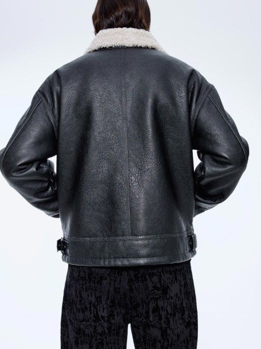 дубленка из искусственной кожи и меха по цене 7999 руб вид справа