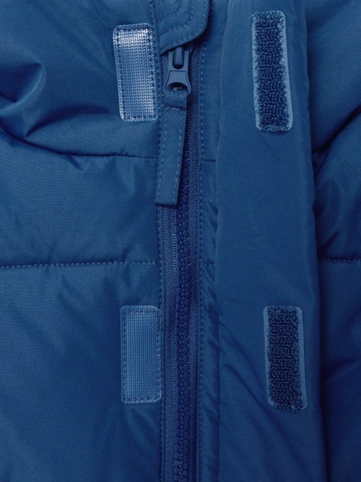 дутая куртка с капюшоном для мальчиков из пуха спереди