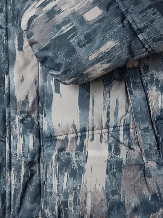 дутая куртка со светоотражающим принтом для мальчиков из россии вид сбоку