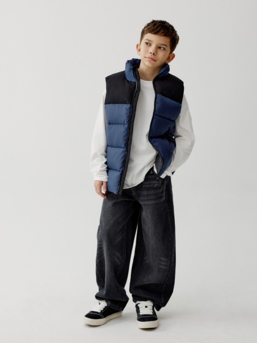 дутый жилет в стиле колор блок для мальчиков от бренда sela вид слева