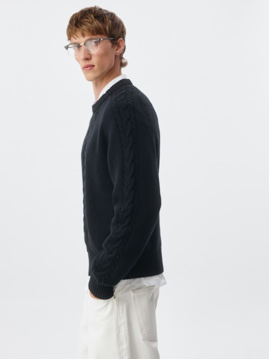 джемпер relaxed fit с рельефной вязкой косами из россии вид сбоку