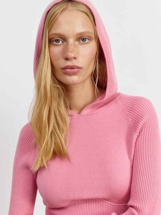 джемпер с капюшоном из линейки  young от бренда sela вид слева