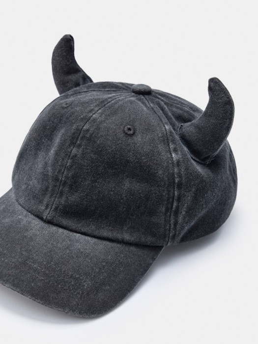 джинсовая бейсболка с рожками детская от бренда sela вид слева
