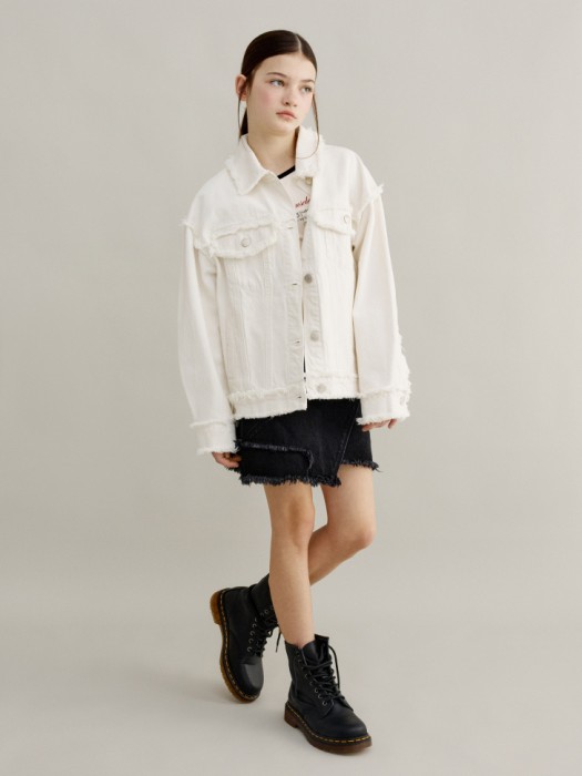 джинсовая куртка оверсайз с бахромой для девочек от бренда sela вид слева