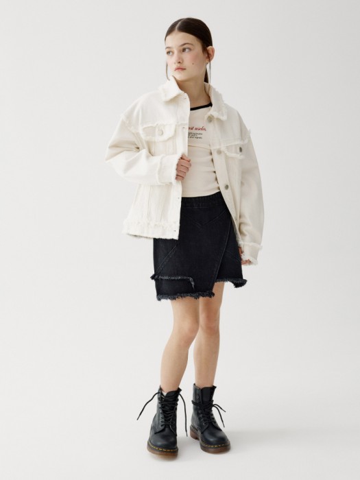 джинсовая куртка оверсайз с бахромой для девочек по цене 3499 руб вид справа