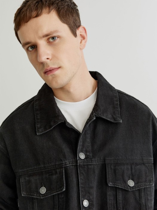 джинсовая куртка оверсайз из россии вид сбоку