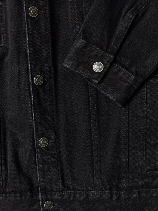 джинсовая куртка оверсайз универсального стиля с лицевой стороны