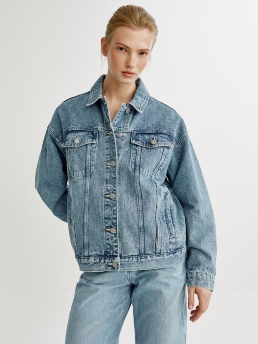 джинсовая куртка оверсайз из россии вид сбоку