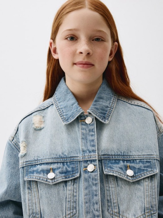 джинсовая куртка с принтом на спине для девочек по цене 1299 руб вид справа