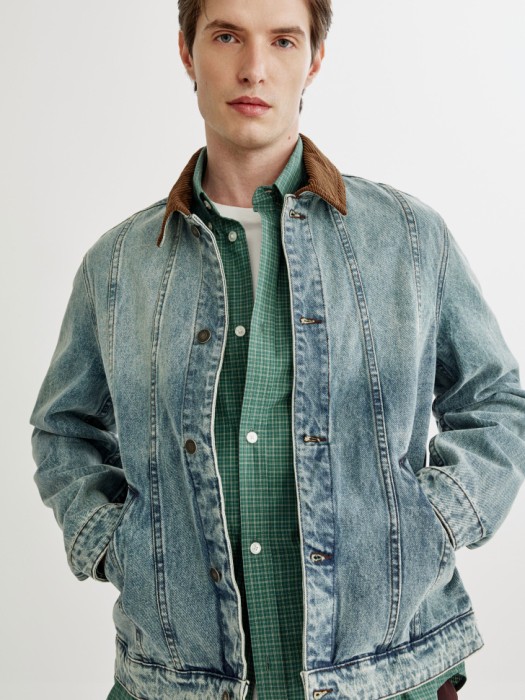 Товар голубого цвета с внутренней стороны