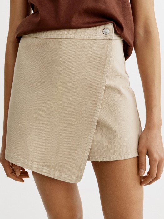 джинсовая мини юбка-шорты с запахом от бренда sela вид слева