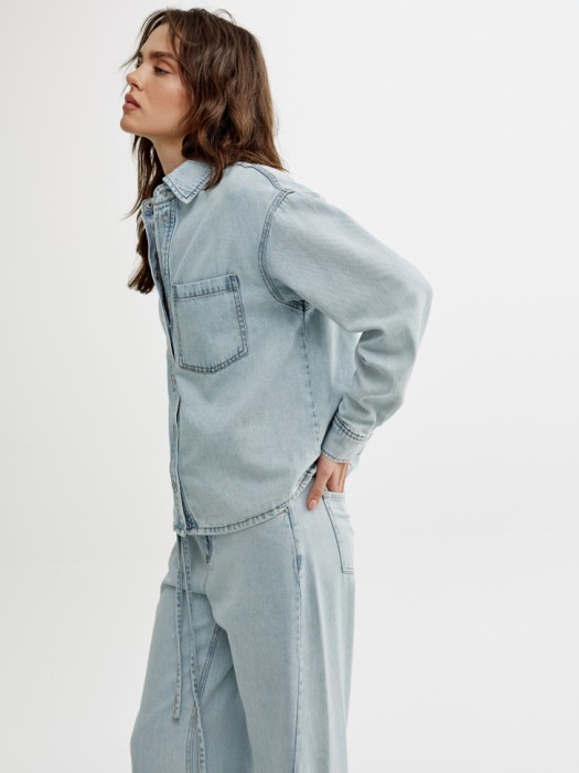 джинсовая рубашка оверсайз из смесового лиоцелла из россии вид сбоку