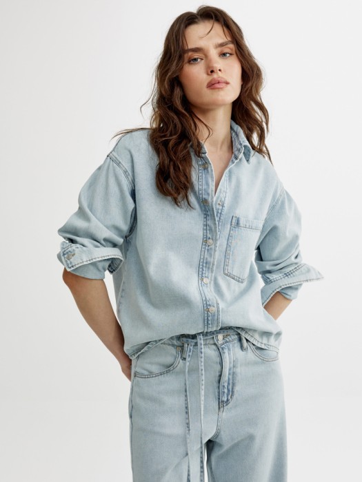 джинсовая рубашка оверсайз из смесового лиоцелла из хлопка спереди