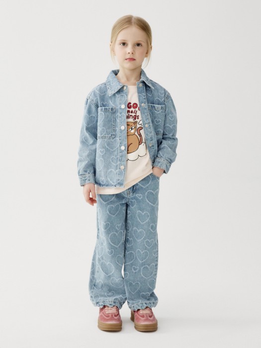 джинсовая рубашка с принтом для девочек от бренда sela вид слева