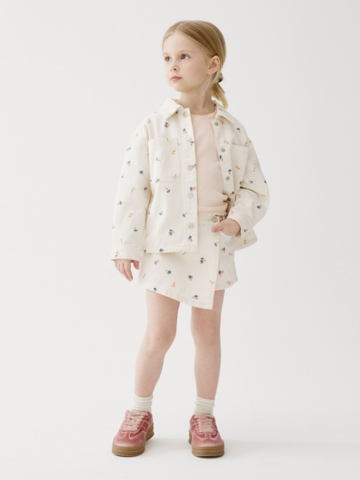 джинсовая рубашка с принтом для девочек от бренда sela вид слева