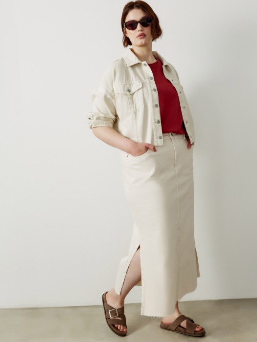 джинсовая юбка макси с боковыми разрезами от бренда sela вид слева