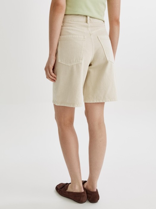 джинсовые шорты бермуды по цене 2799 руб вид справа