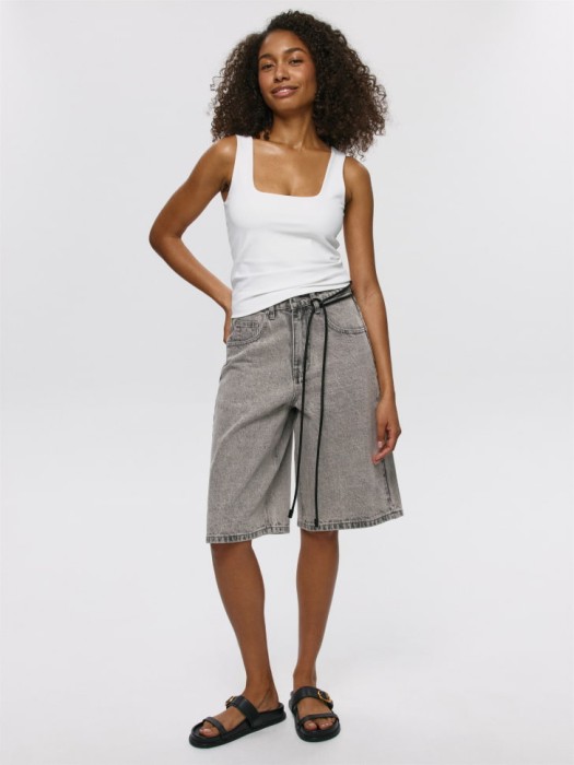 джинсовые шорты loose bermuda от бренда sela вид слева