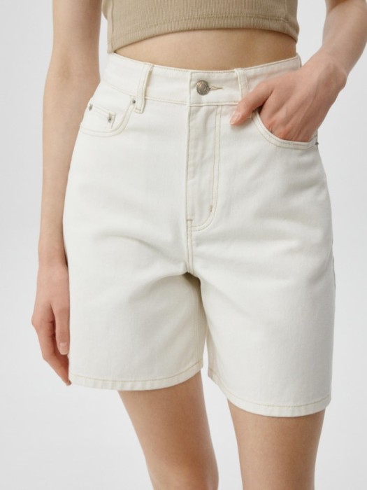 Товар молочного цвета с внутренней стороны