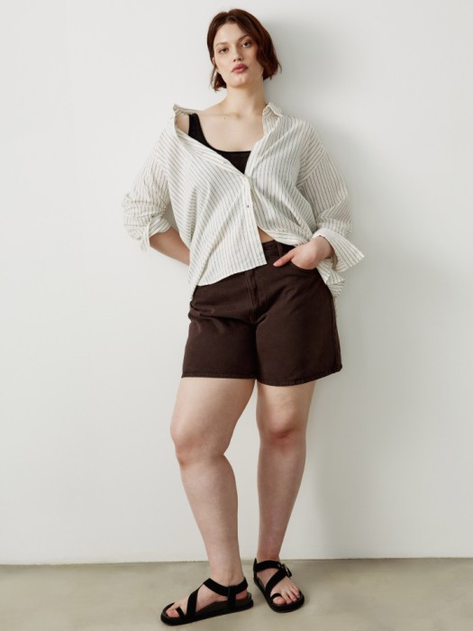 джинсовые шорты мом с высокой посадкой от бренда sela вид слева