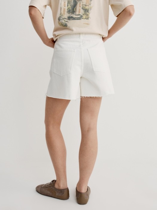джинсовые шорты с необработанным краем из россии вид сбоку
