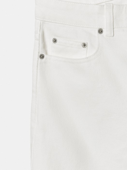 джинсовые шорты с необработанным краем из джинсы и джинскота спереди