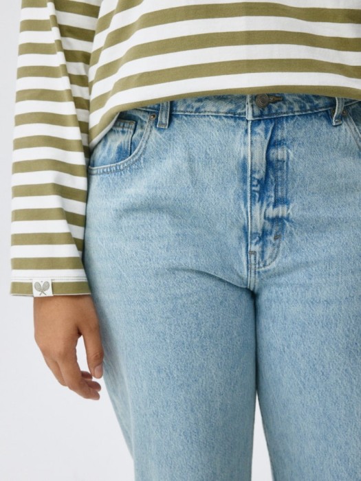 джинсы 411 wide leg из органического хлопка из россии вид сбоку