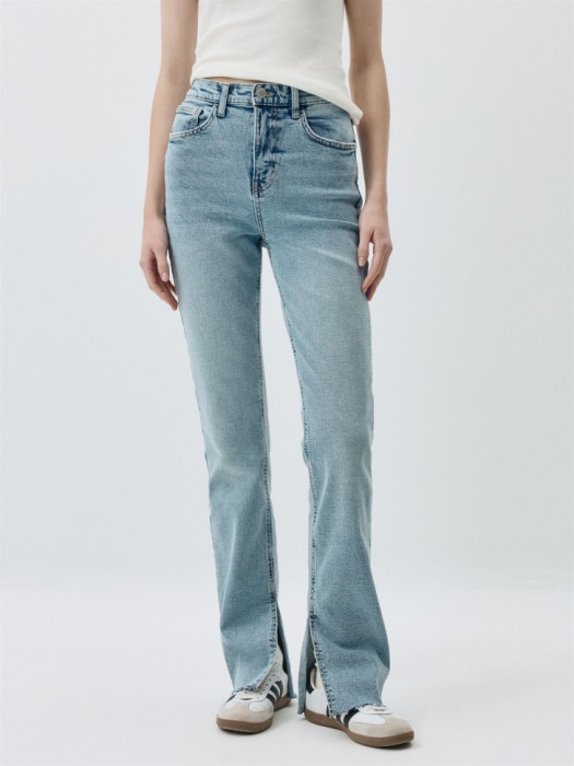 джинсы 426 slim fit с разрезами от бренда sela вид слева