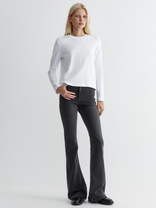 Товар красного цвета с внутренней стороны