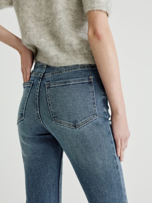 Товар красного цвета с внутренней стороны