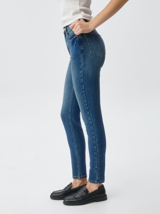 джинсы 495 skinny fit по цене 1299 руб вид справа