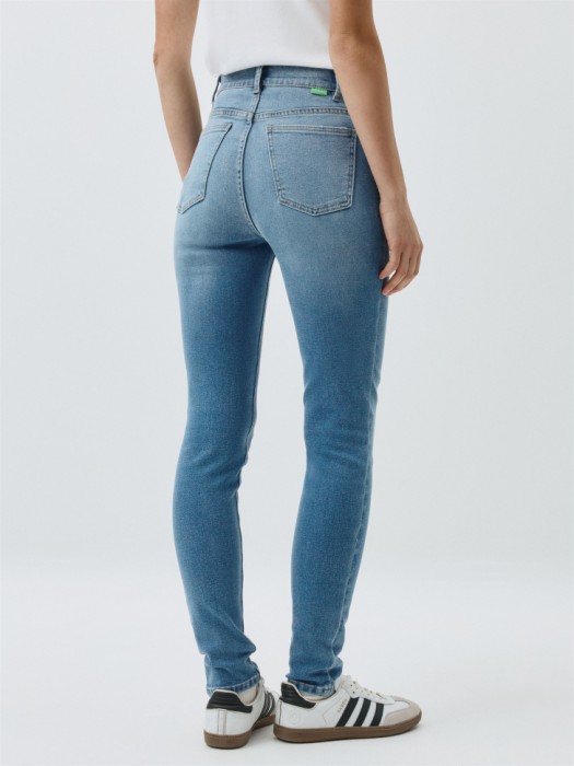 джинсы 495 skinny fit по цене 999 руб вид справа