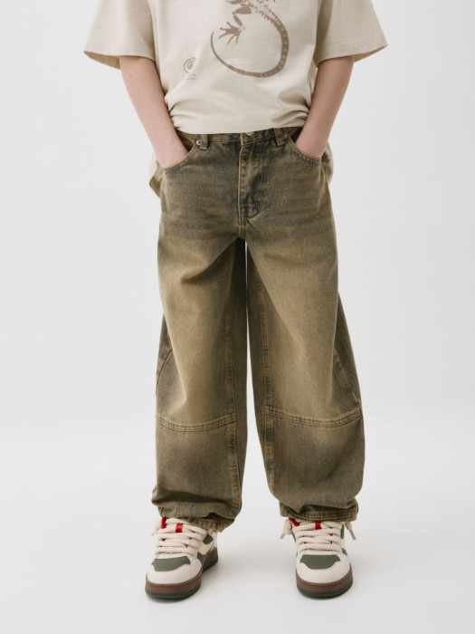 джинсы baggy с винтажной стиркой для мальчиков от бренда sela вид слева