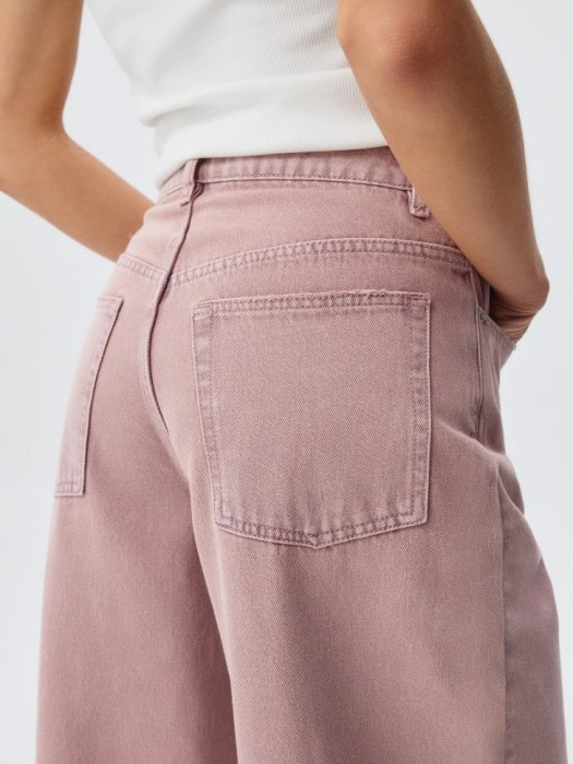 Товар розового цвета с внутренней стороны