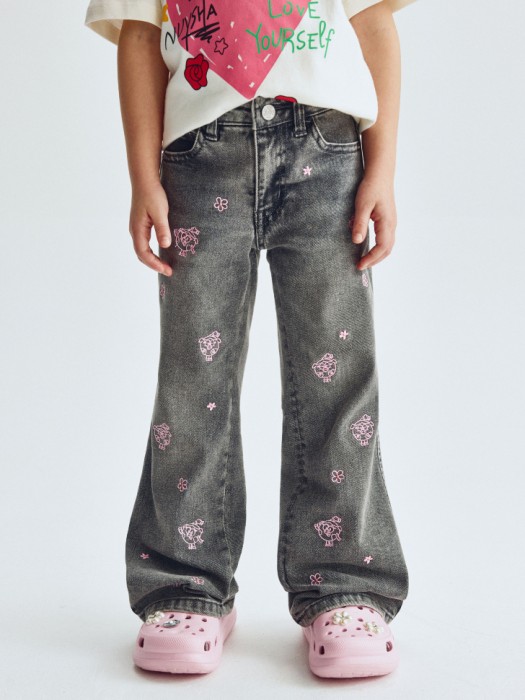 джинсы bootcut для девочек с вышивкой  x смешарики от бренда sela вид слева